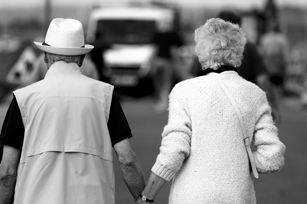 Sole Sestile Sole in Sinastria: Amore e Amicizia