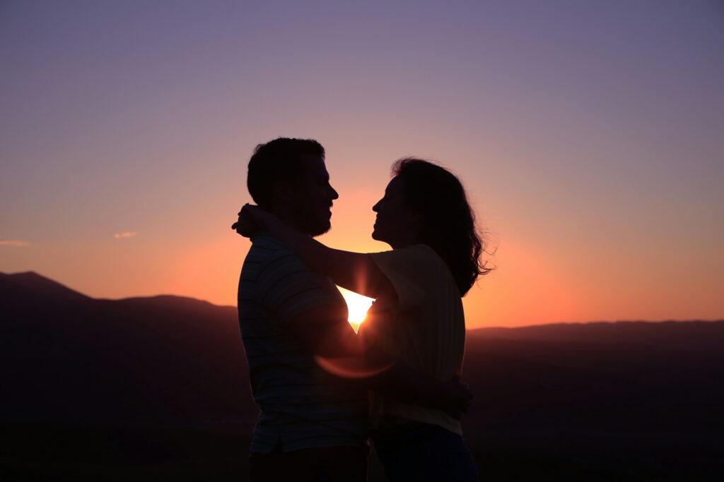 Sole Congiunto Luna in Sinastria: Amore e Amicizia